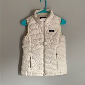 - Zip Up Patagonia White Vest